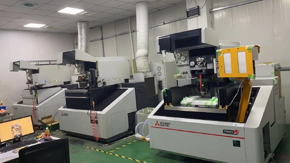 Tool selection for thin-walled machining